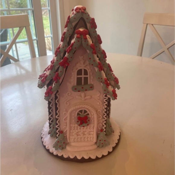 Light up Gingerbread house Decor - Picture 1 of 2